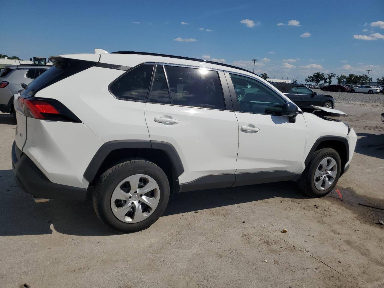 2021 TOYOTA RAV4 LE - Фото 3