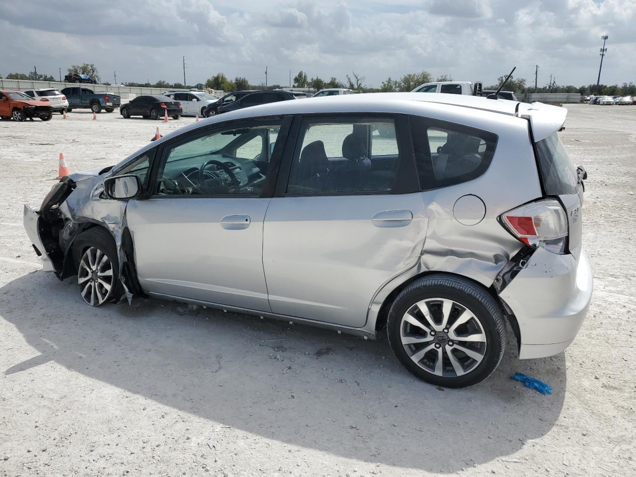 2013 HONDA FIT SPORT - Фото 2