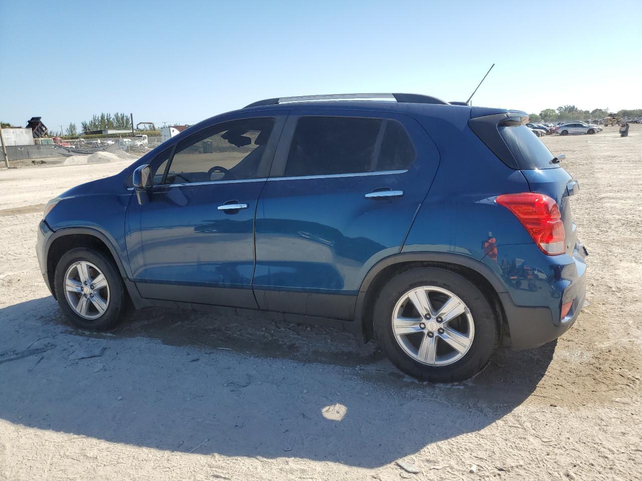 2019 CHEVROLET TRAX 1LT - Image 2
