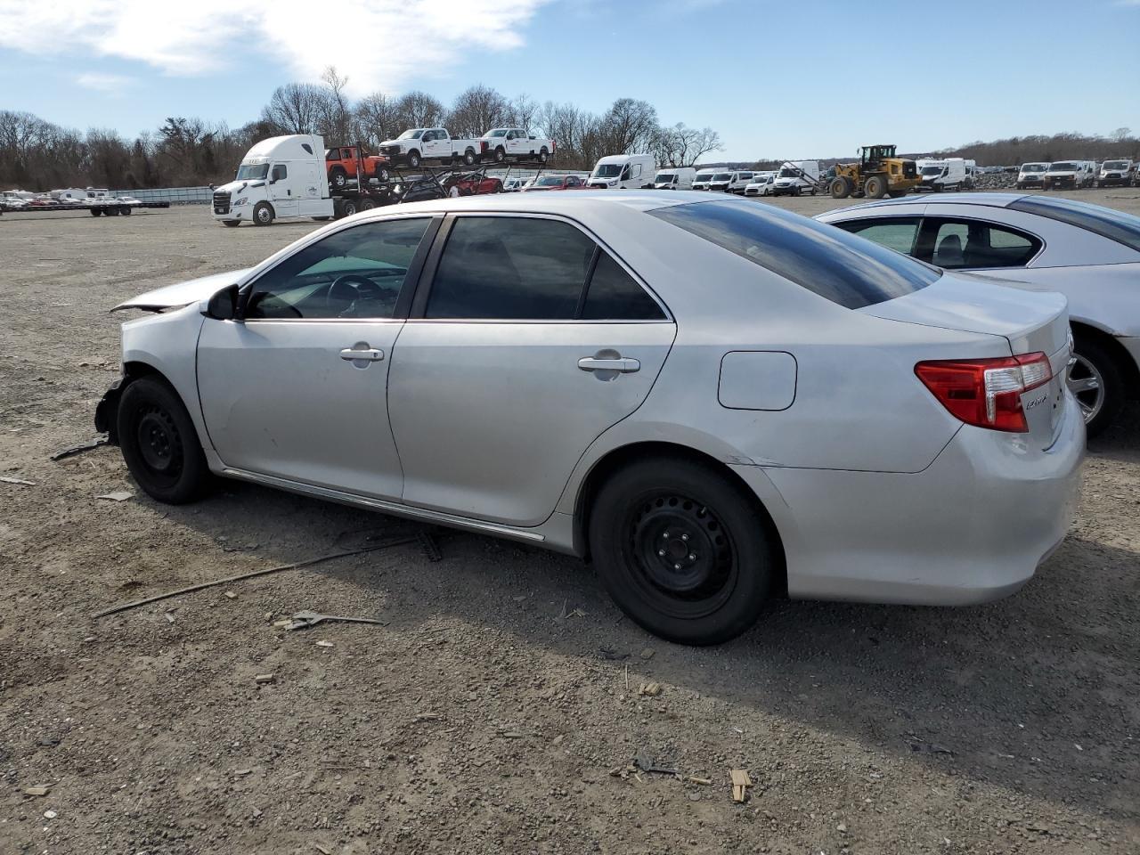 2014 TOYOTA CAMRY L - Фото 2