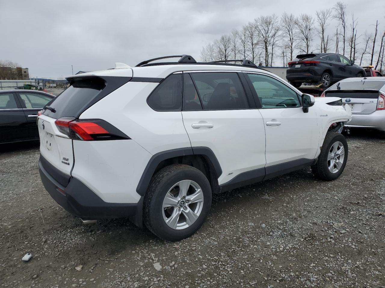 2020 TOYOTA RAV4 XLE - Image 3