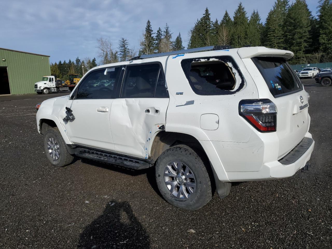 2020 TOYOTA 4RUNNER SR - Фото 2