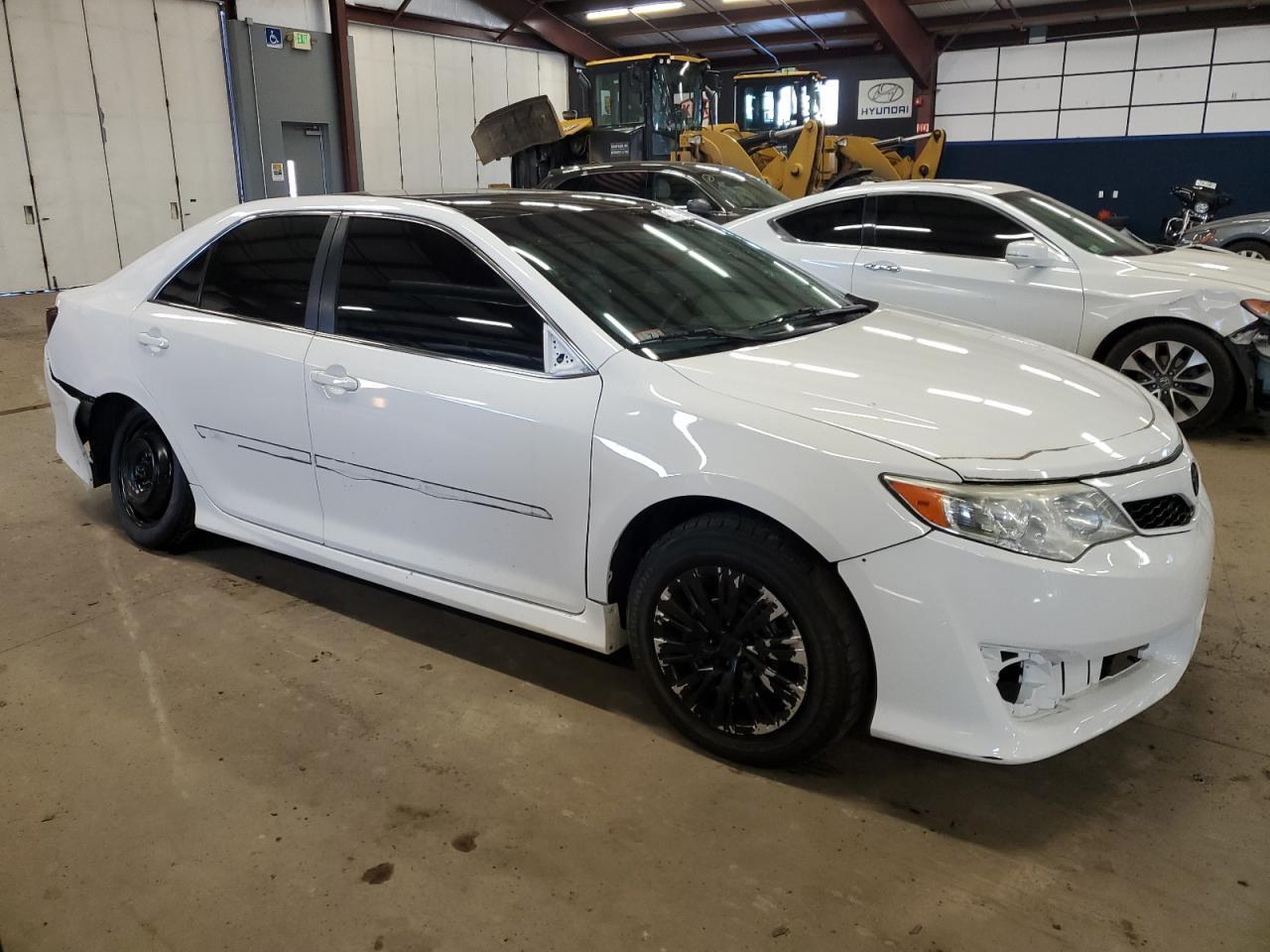 2014 TOYOTA CAMRY L - Фото 4