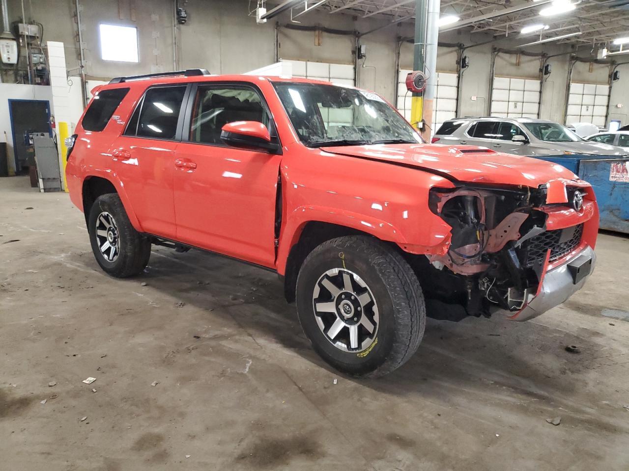 2024 TOYOTA 4RUNNER SR - Фото 4