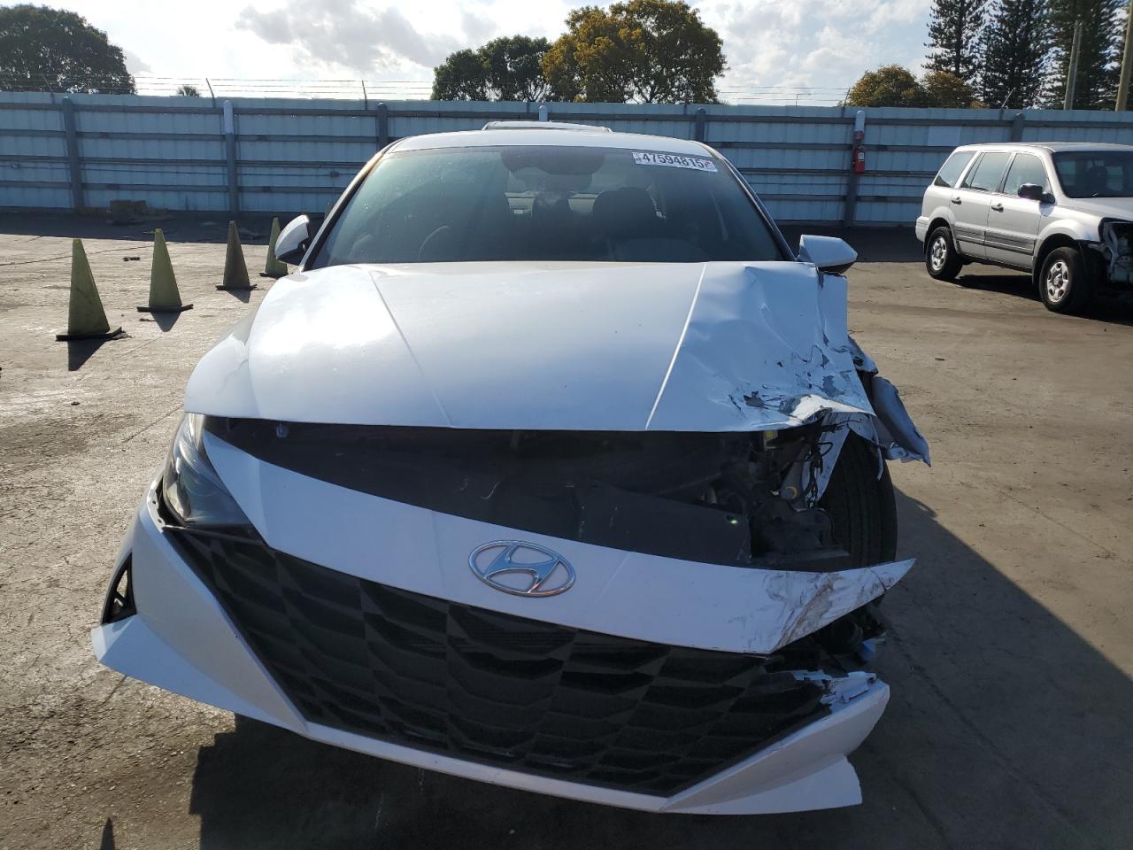 2022 HYUNDAI ELANTRA SE - Фото 5