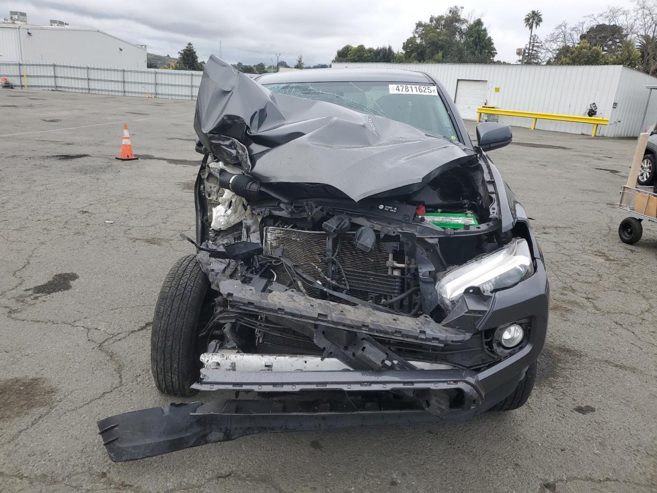 2017 TOYOTA TACOMA DOU - Фото 5