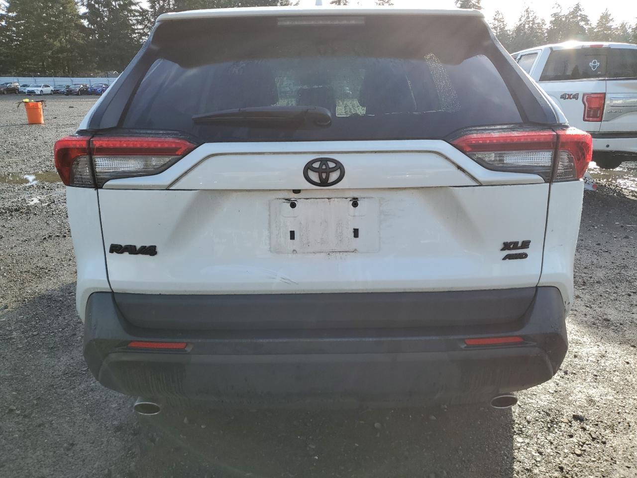 2022 TOYOTA RAV4 XLE P - Image 6