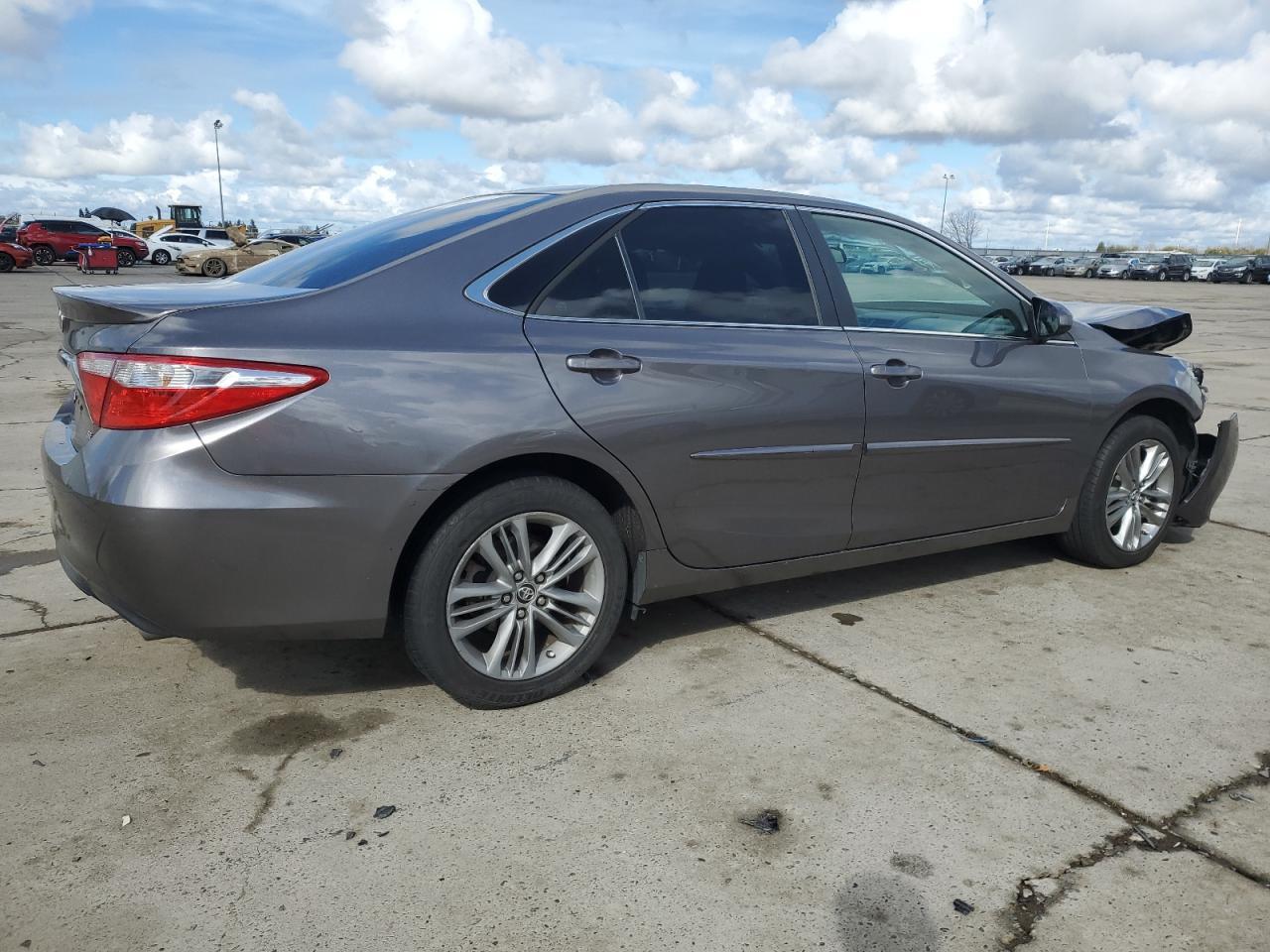 2016 TOYOTA CAMRY LE - Фото 3