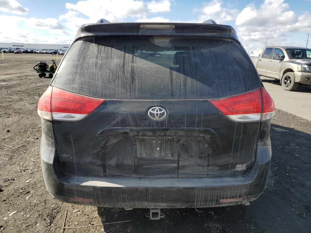2013 TOYOTA SIENNA XLE - Фото 6