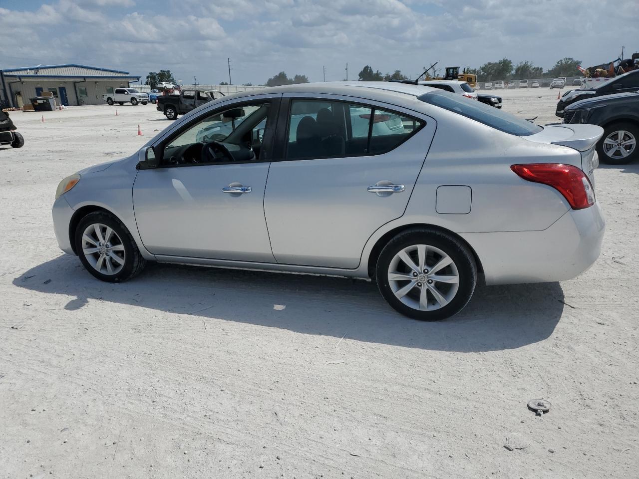 2014 NISSAN VERSA S - Фото 2
