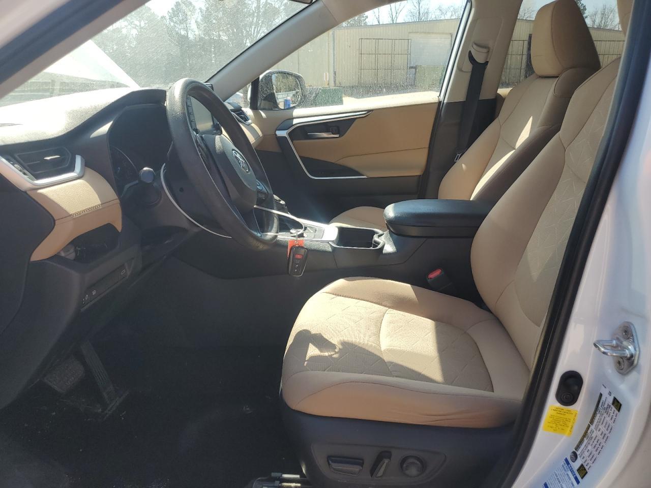 2020 TOYOTA RAV4 XLE - Image 7