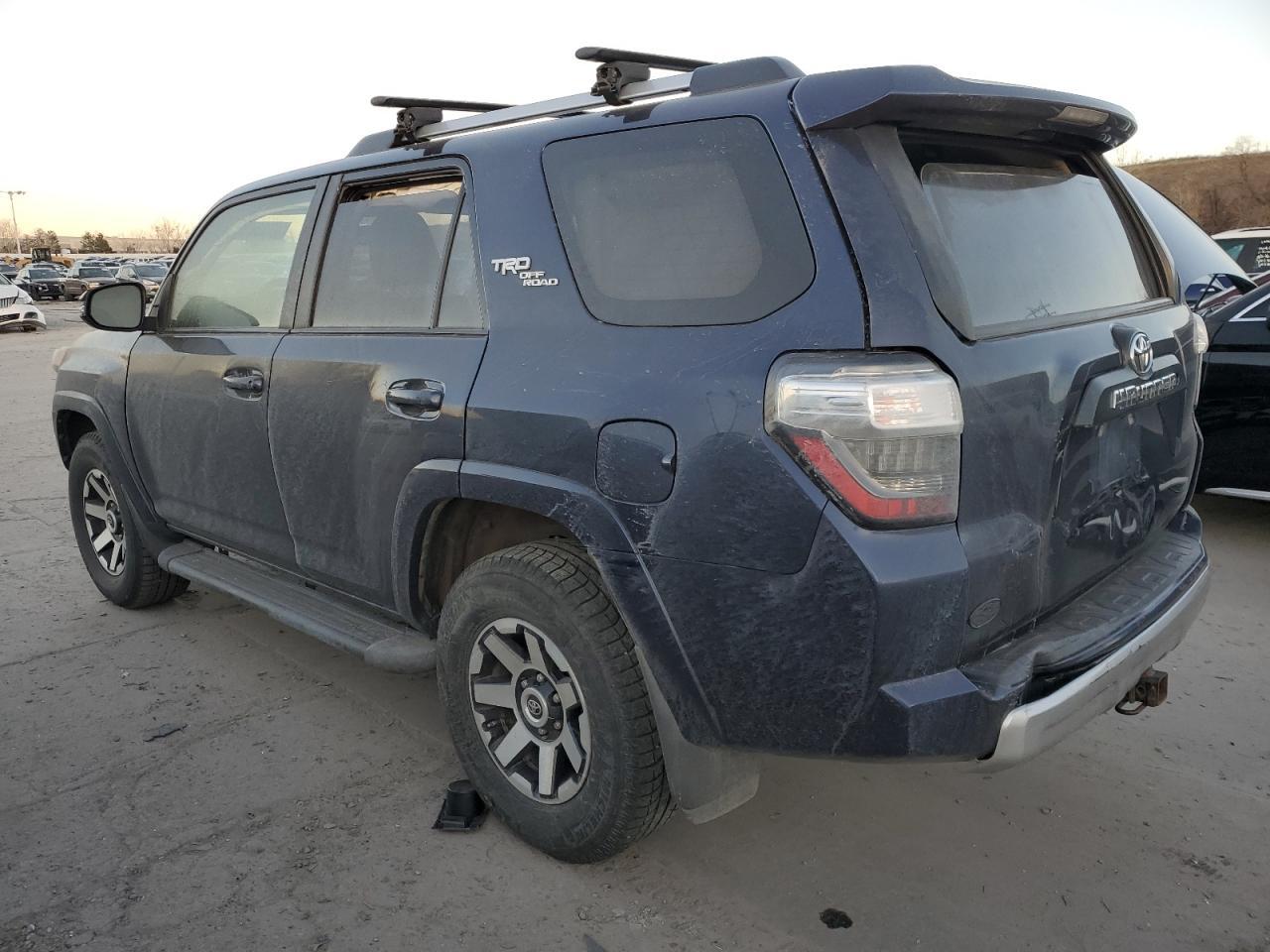 2018 TOYOTA 4RUNNER SR - Image 2