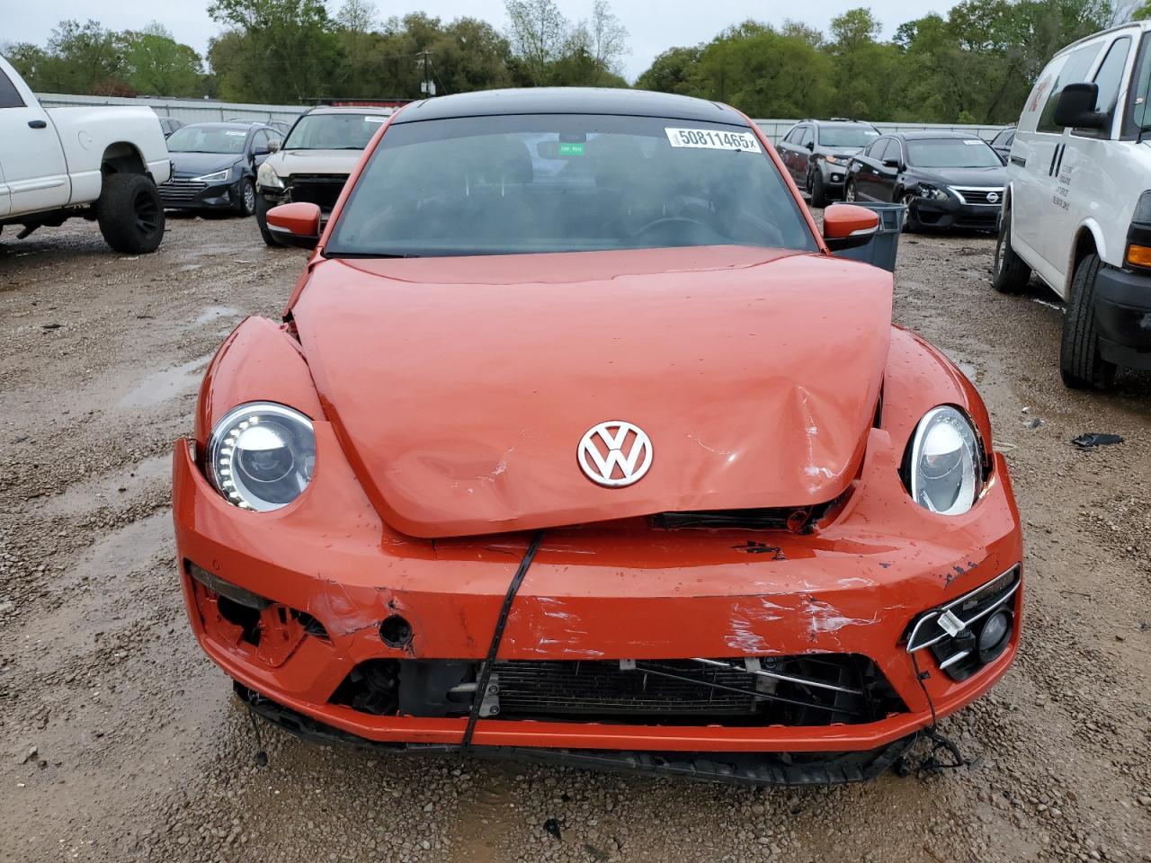 2019 VOLKSWAGEN BEETLE SE - Image 5