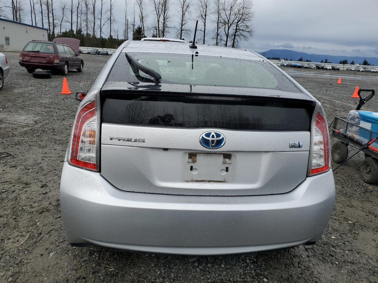 2015 TOYOTA PRIUS - Image 6
