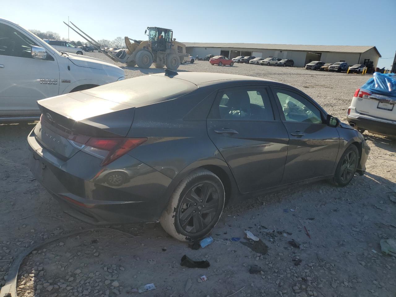 2022 HYUNDAI ELANTRA SE - Фото 3