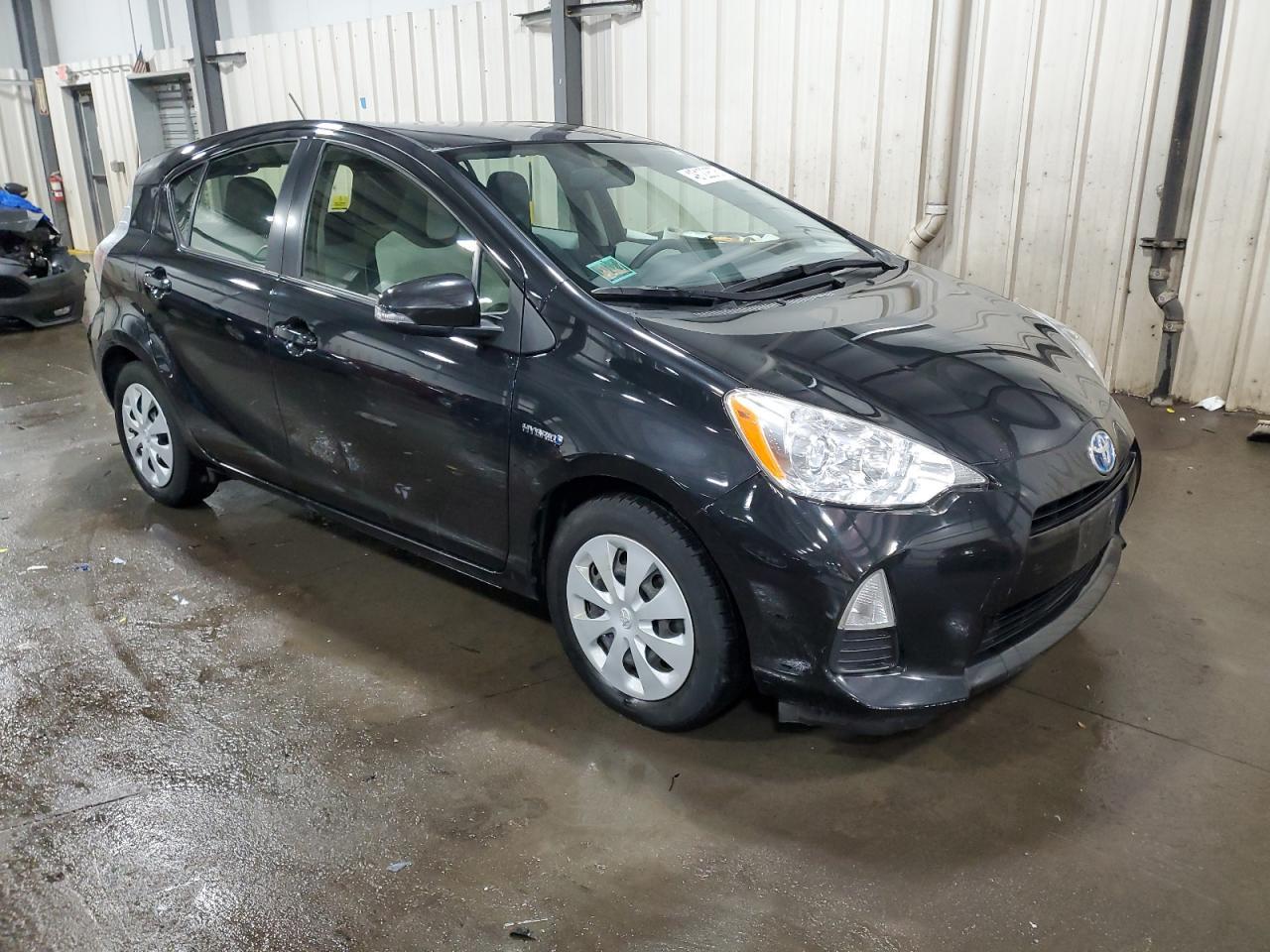 2013 TOYOTA PRIUS C - Фото 4