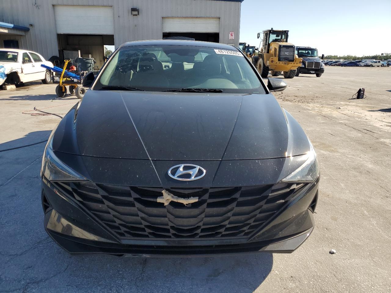 2023 HYUNDAI ELANTRA SE - Image 5