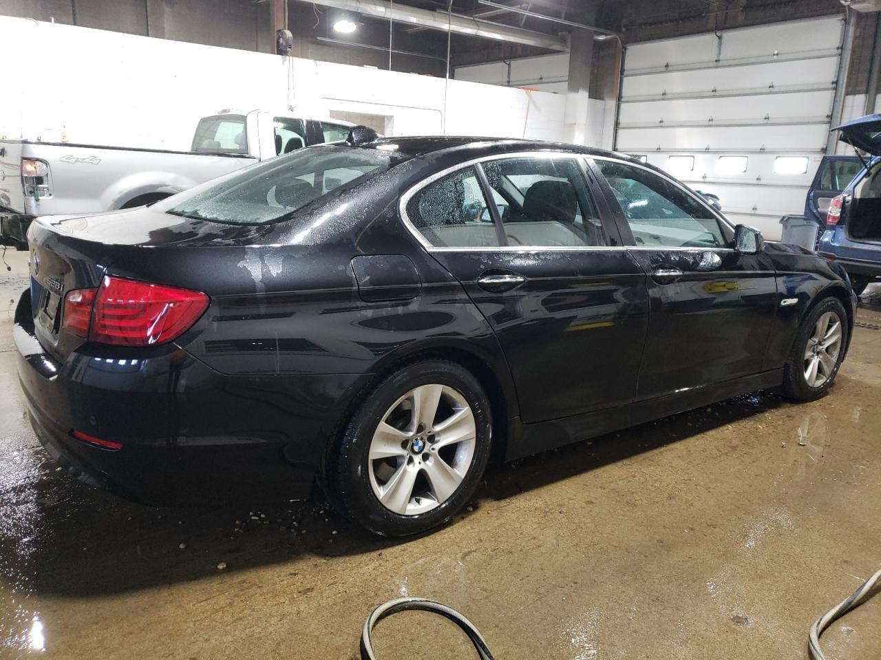 2013 BMW 528 XI - Image 3