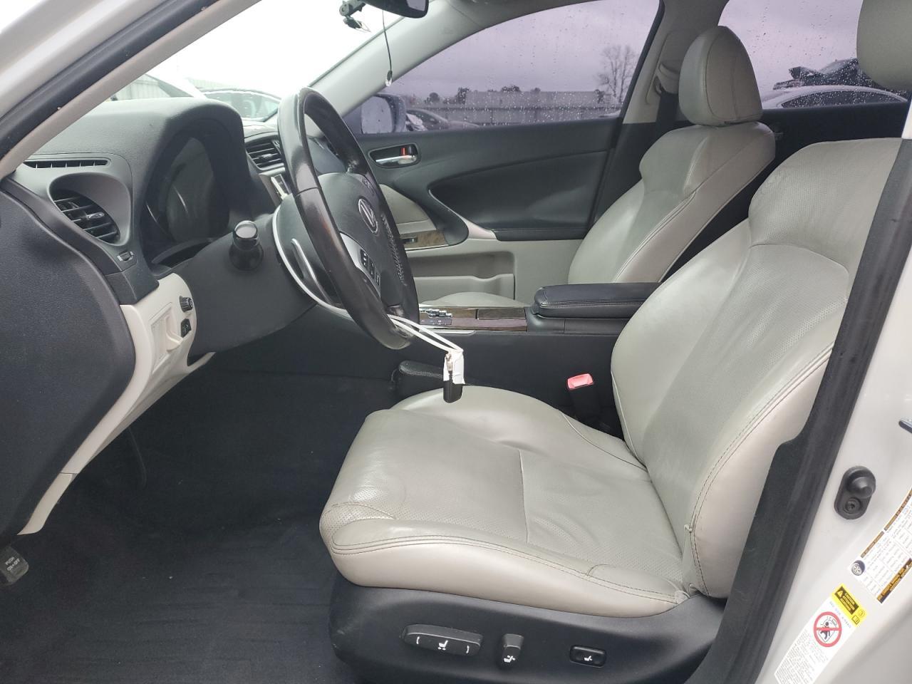 2011 LEXUS IS 250 - Фото 7