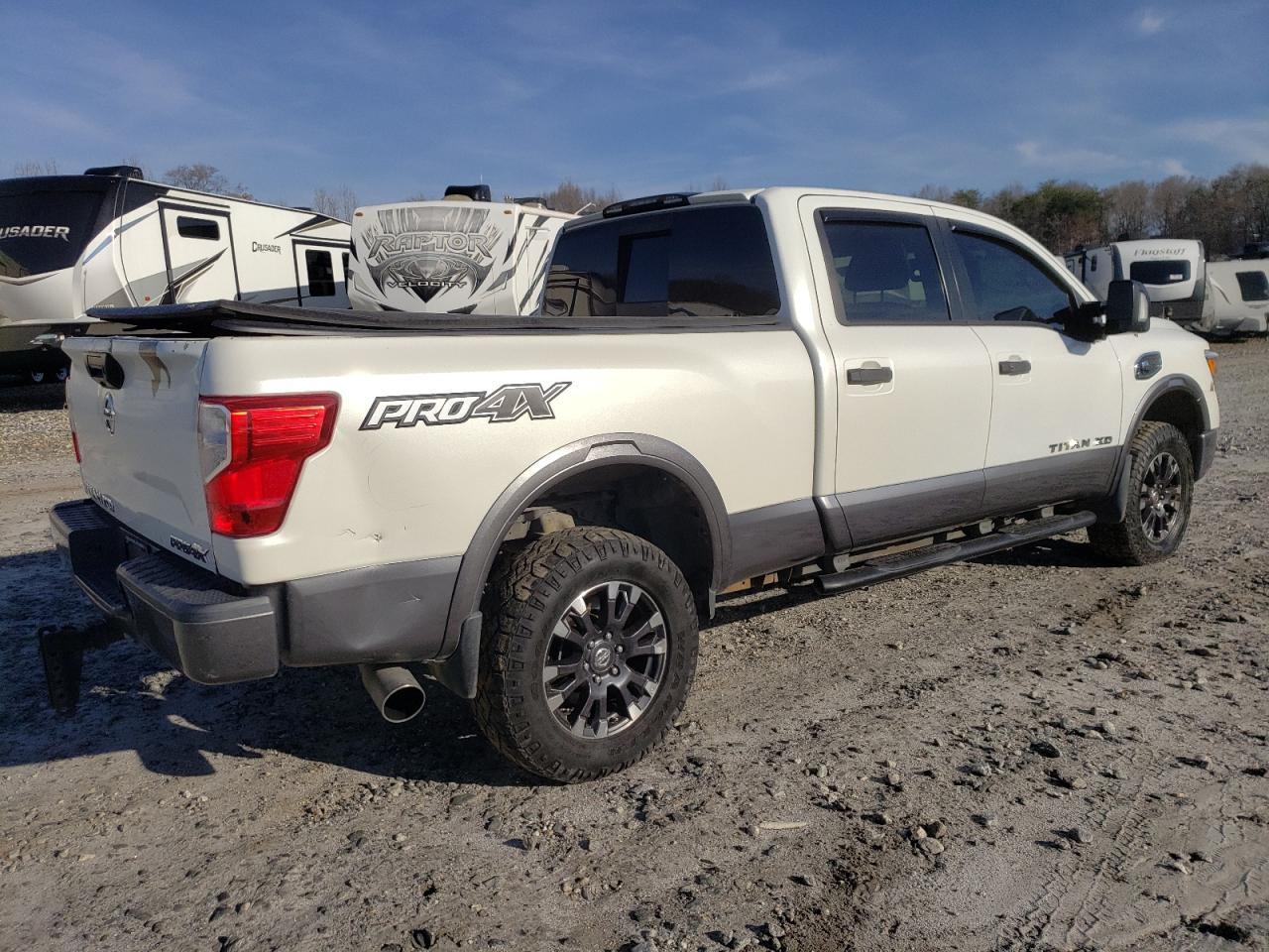 2017 NISSAN TITAN XD S - Фото 3