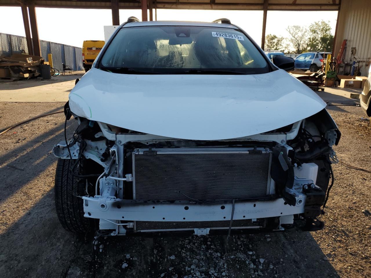 2018 TOYOTA RAV4 LE - Фото 5