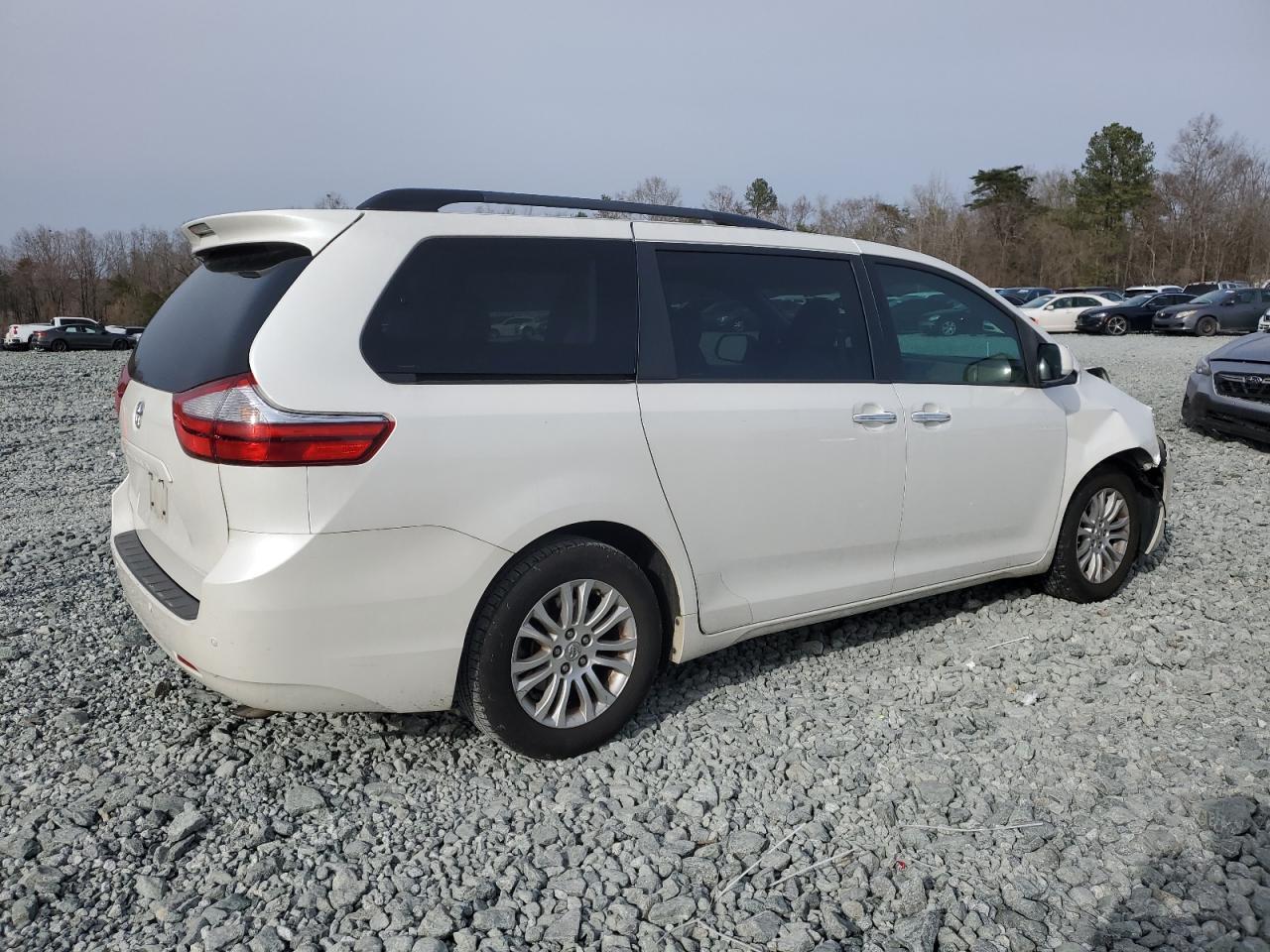 2015 TOYOTA SIENNA XLE - Фото 3