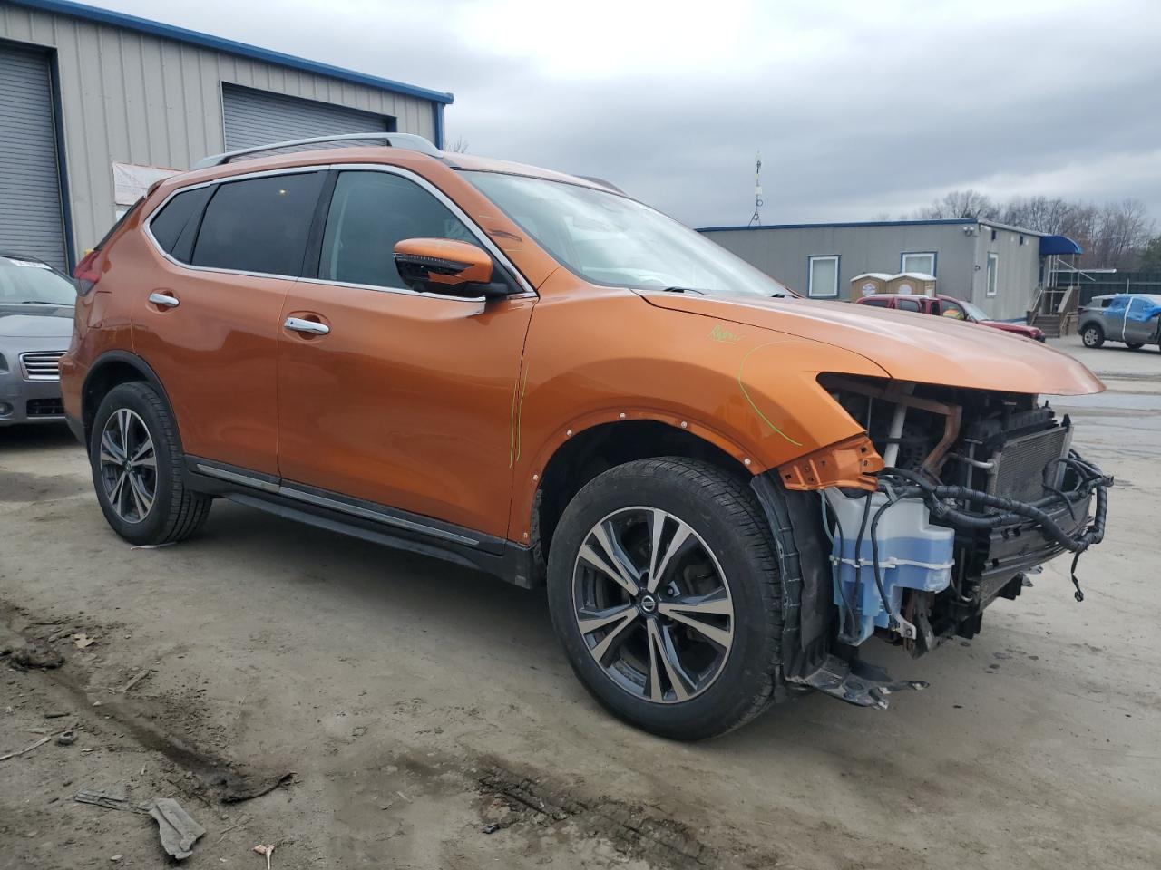 2017 NISSAN ROGUE SV - Image 4