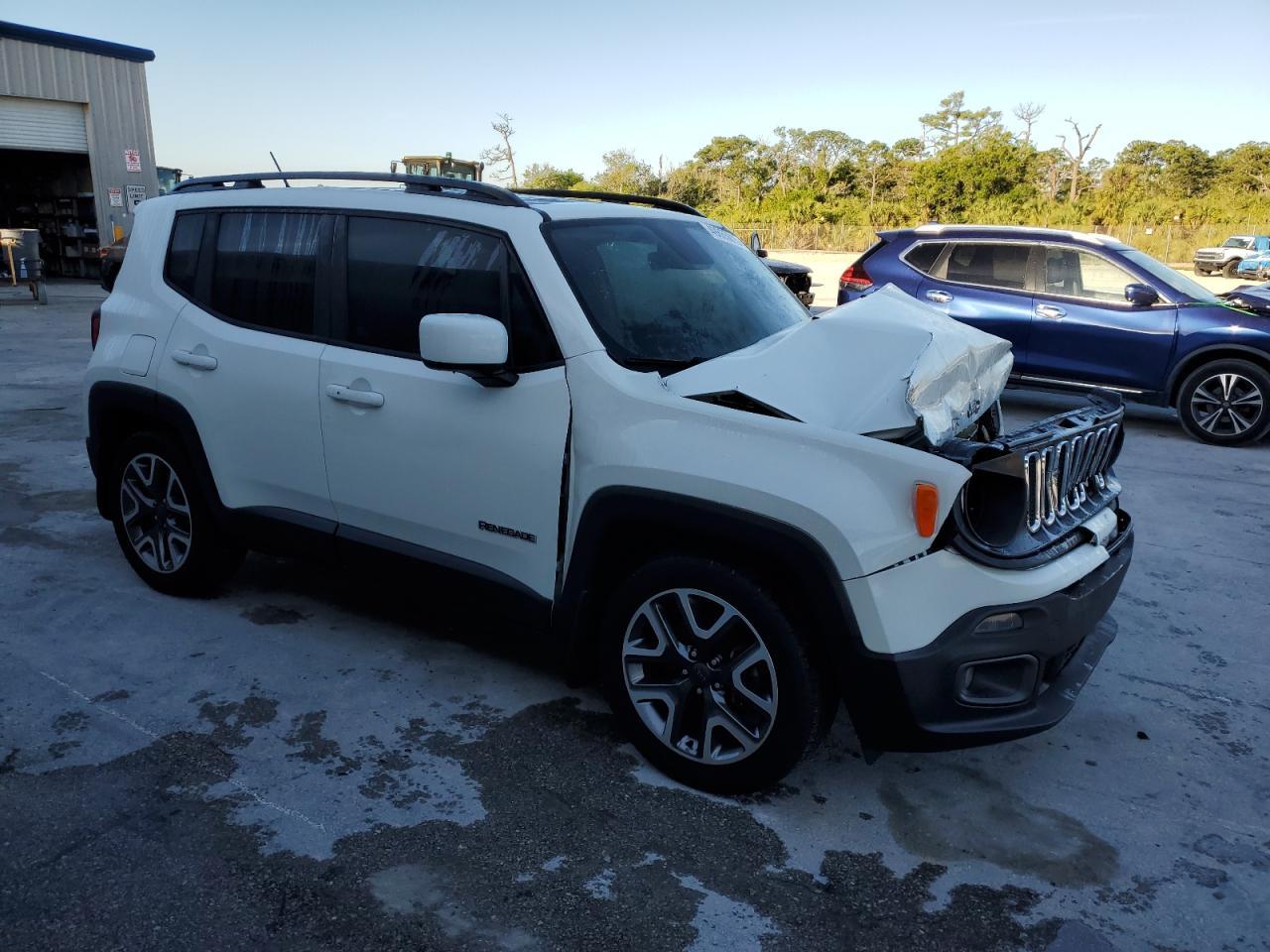 2017 JEEP RENEGADE L - Image 4