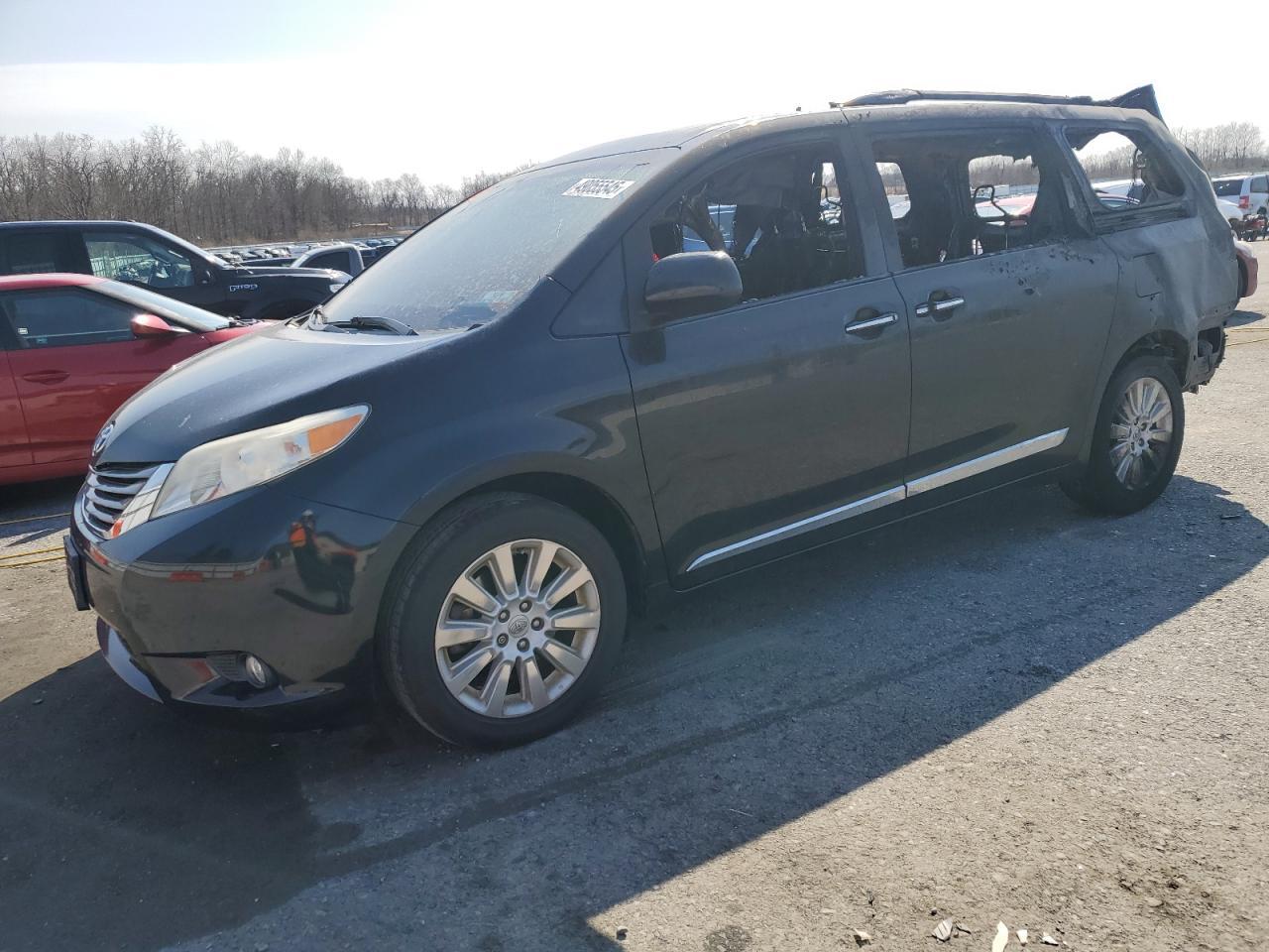2015 TOYOTA SIENNA XLE
