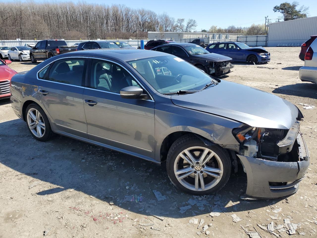 2014 VOLKSWAGEN PASSAT SEL - Фото 4