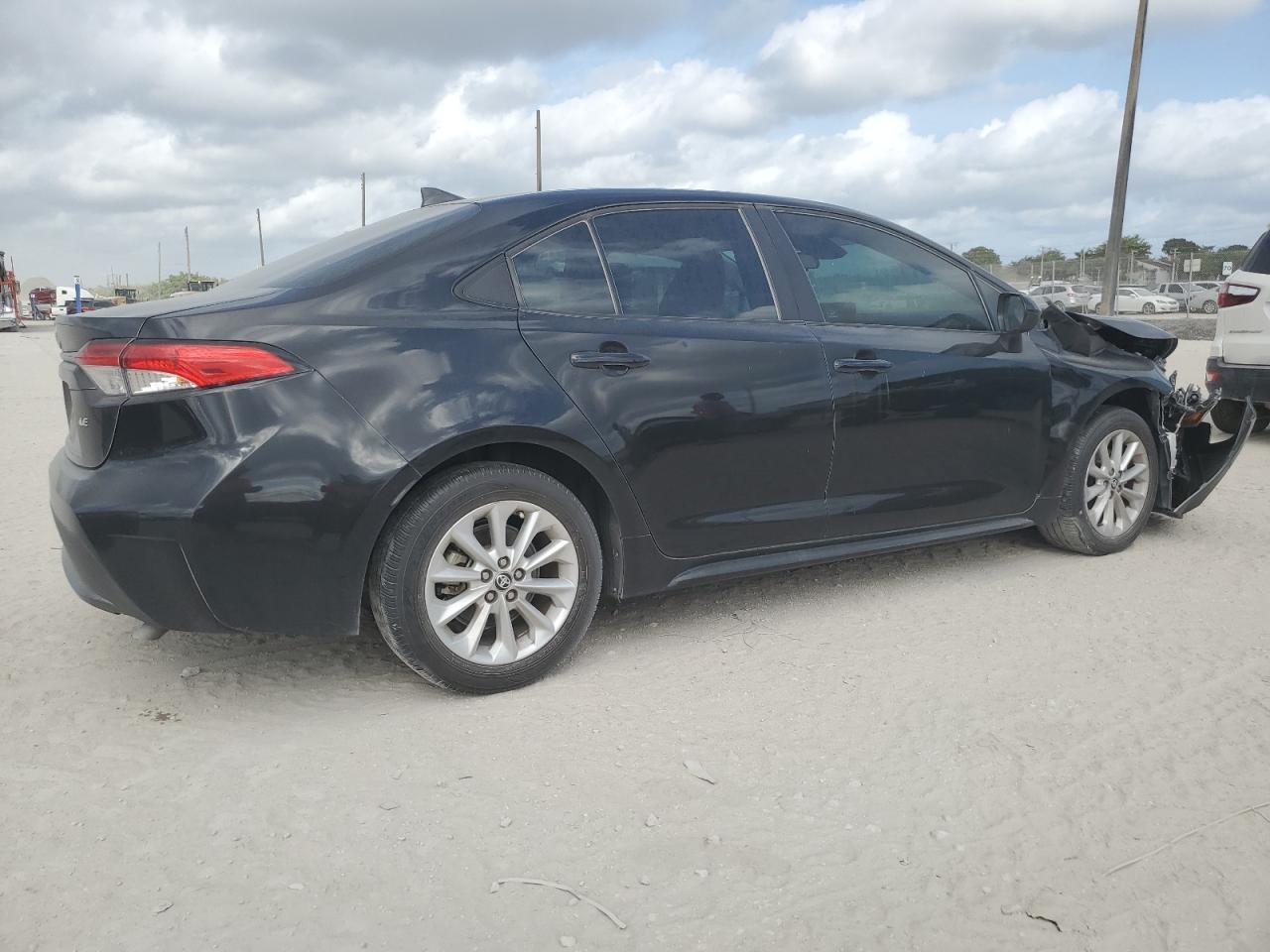 2022 TOYOTA COROLLA LE - Image 3