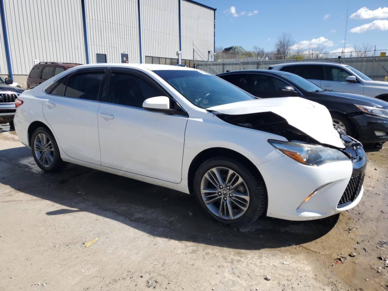 2017 TOYOTA CAMRY LE - Фото 4