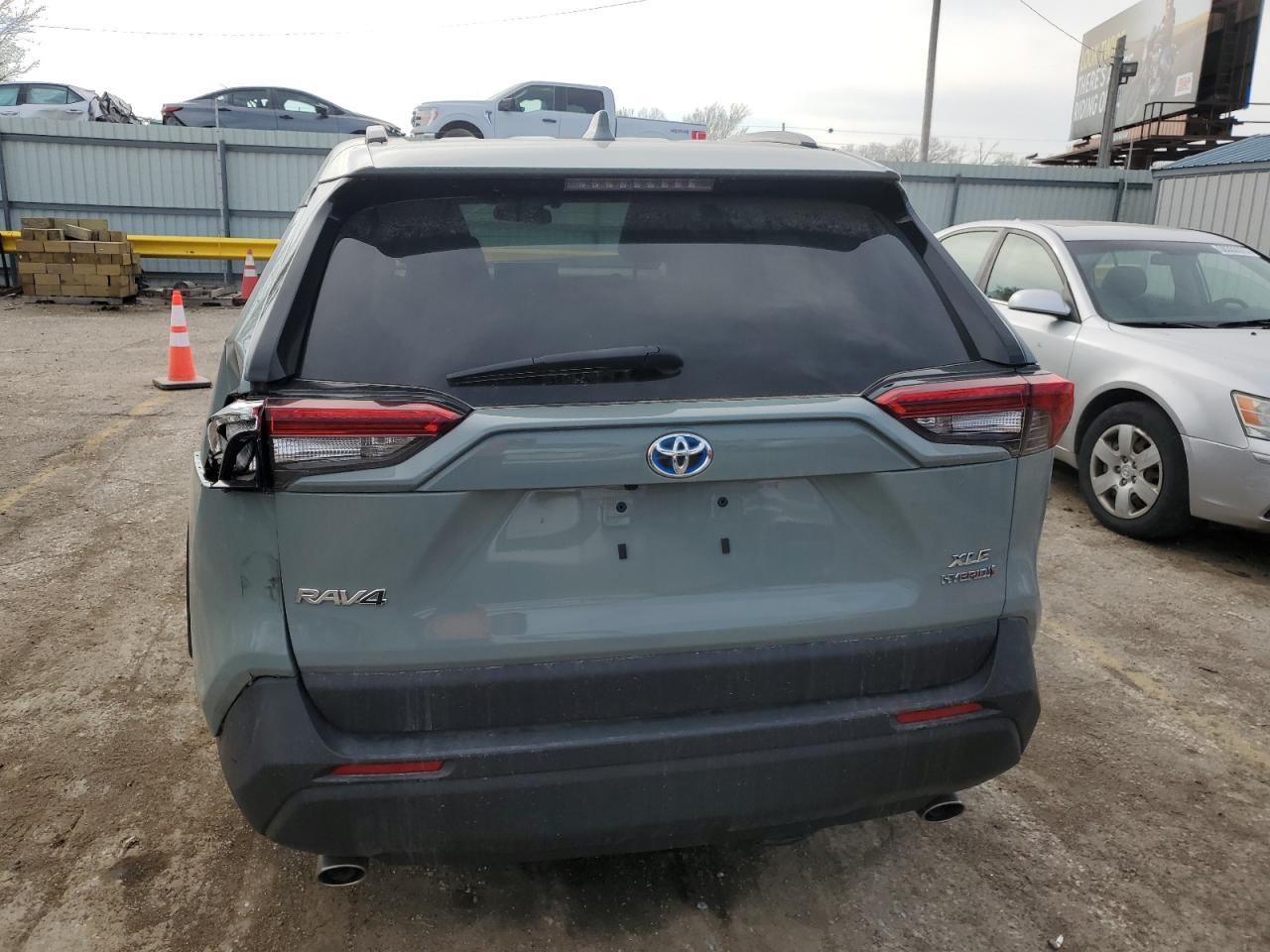 2022 TOYOTA RAV4 XLE - Image 6