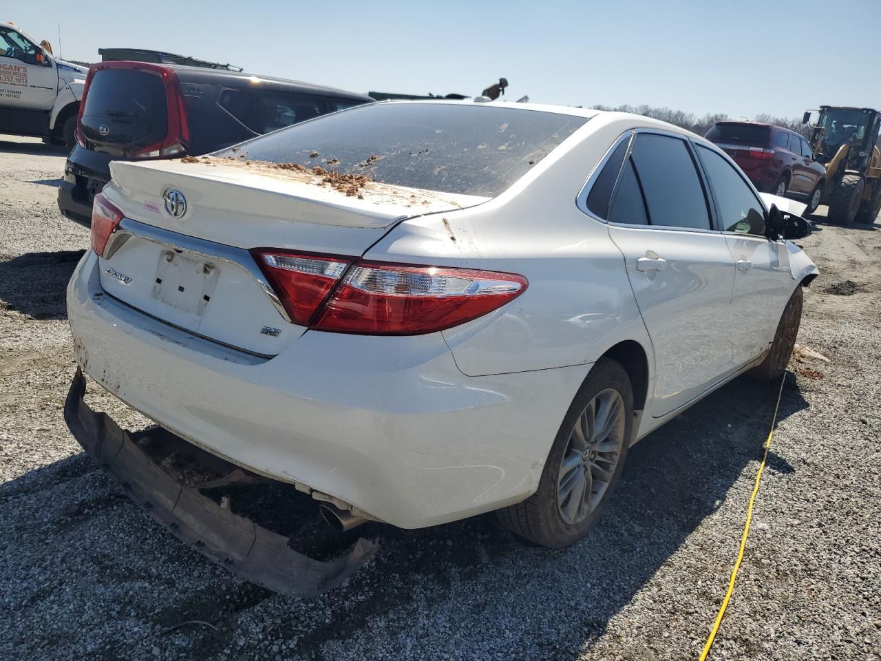 2015 TOYOTA CAMRY LE - Фото 3