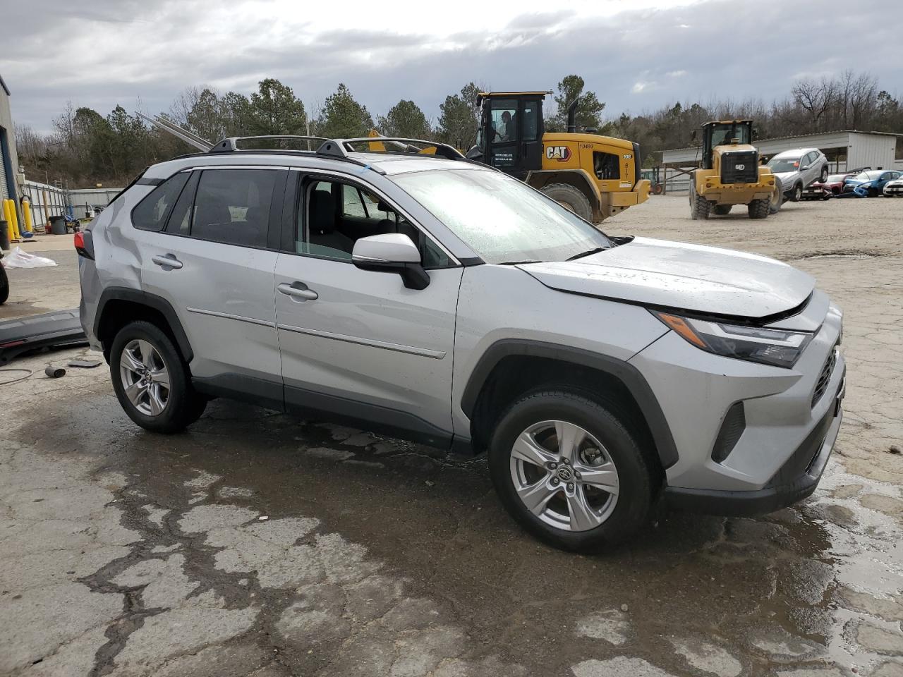 2022 TOYOTA RAV4 XLE - Image 4