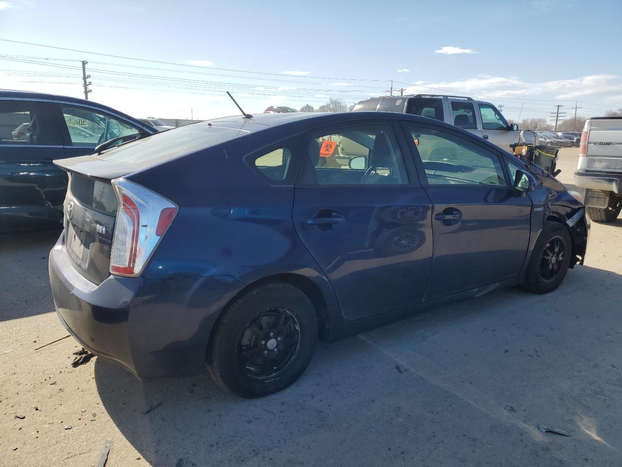 2015 TOYOTA PRIUS - Фото 3