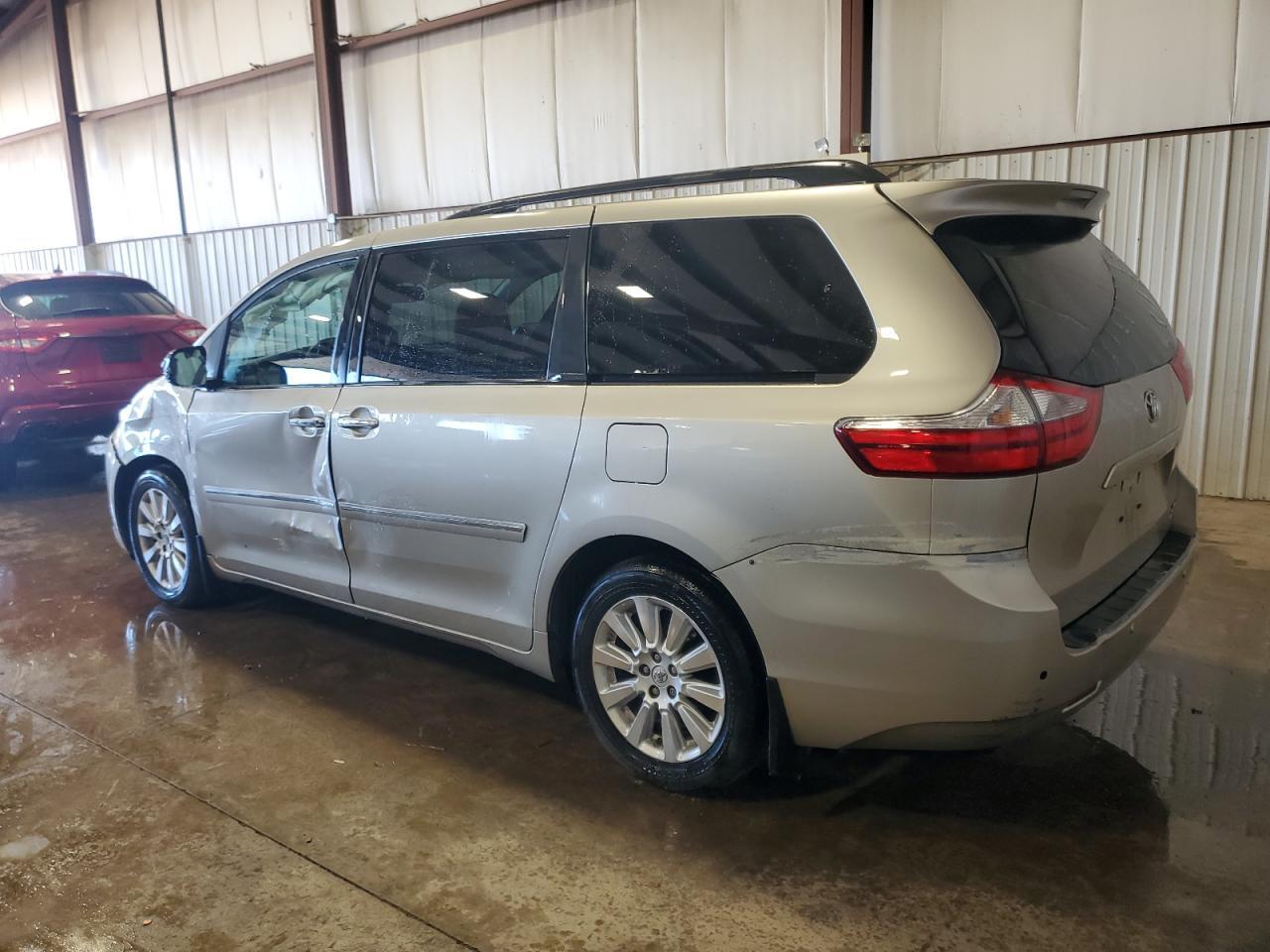 2015 TOYOTA SIENNA XLE - Фото 2