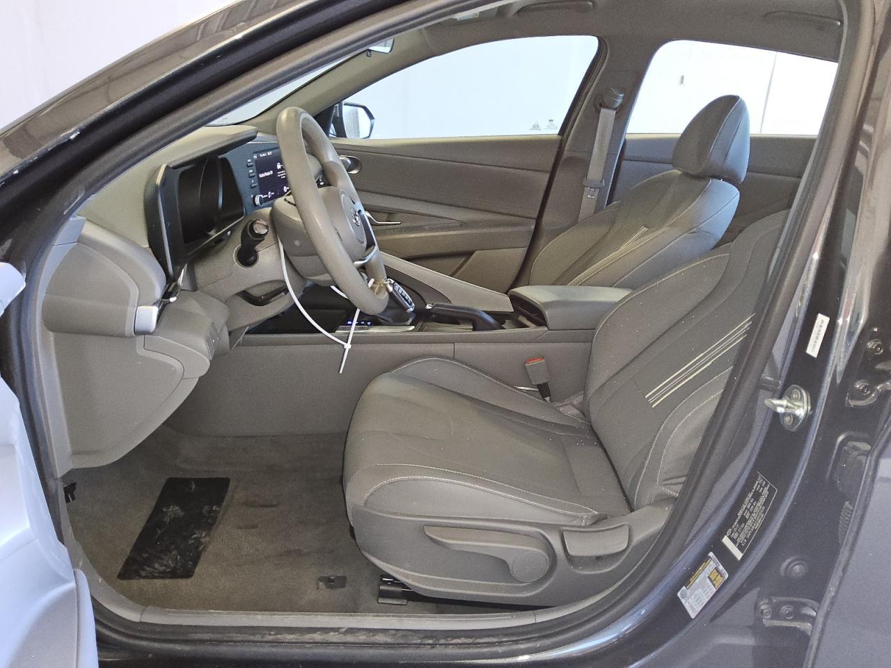 2023 HYUNDAI ELANTRA SE - Фото 7