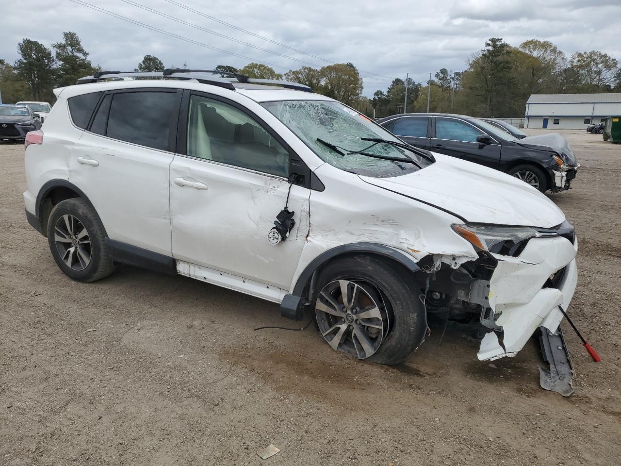 2017 TOYOTA RAV4 XLE - Image 4