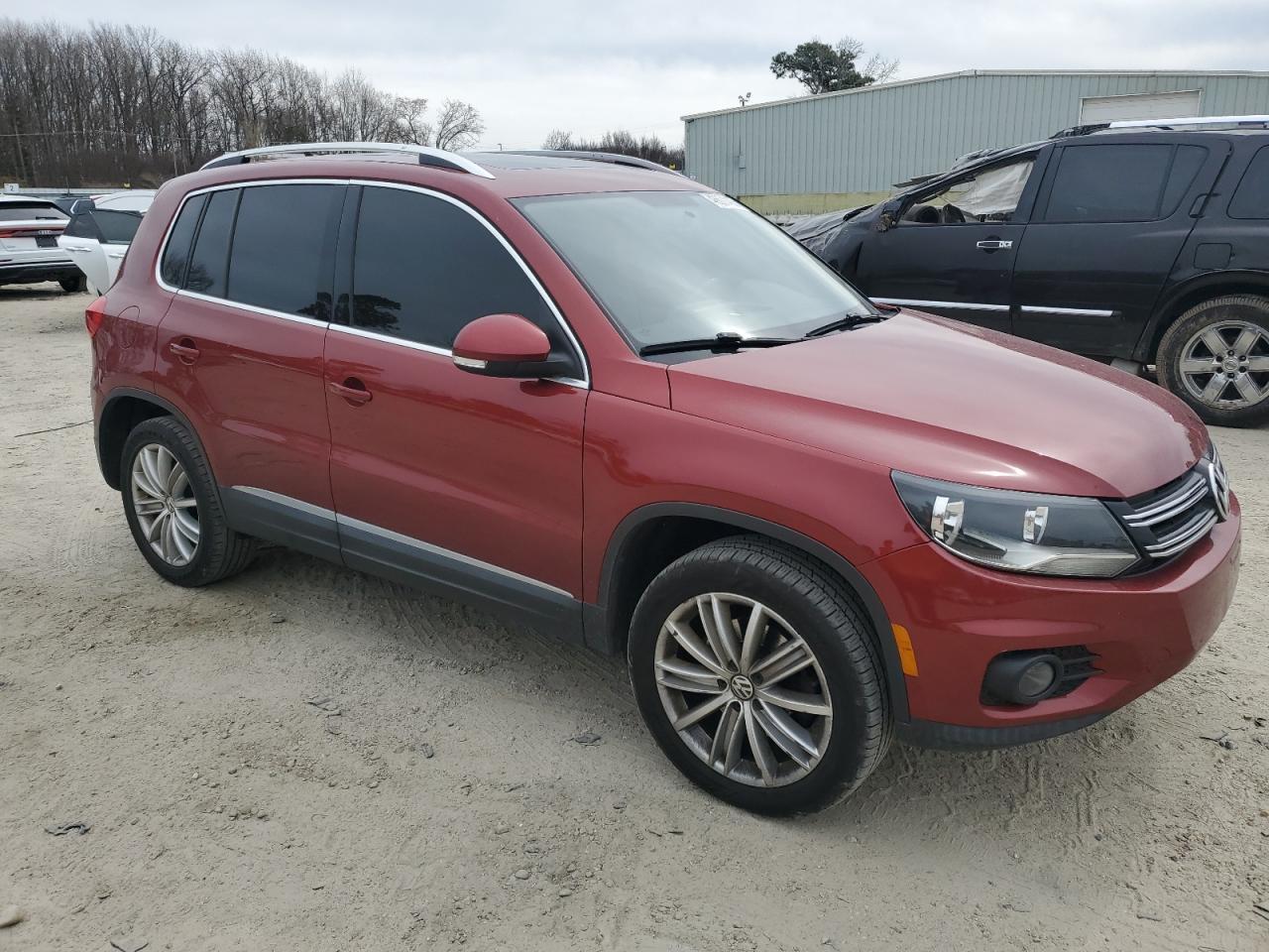 2014 VOLKSWAGEN TIGUAN S - Фото 4