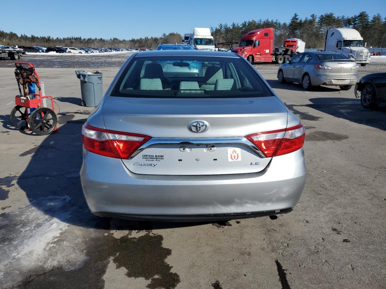 2016 TOYOTA CAMRY LE - Фото 6