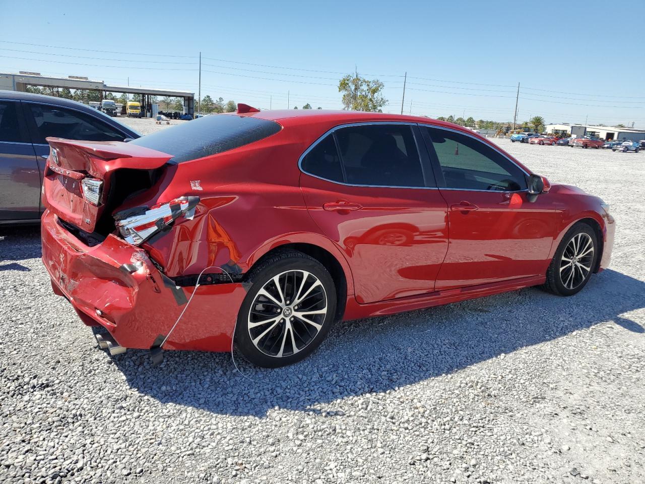 2020 TOYOTA CAMRY SE - Фото 3