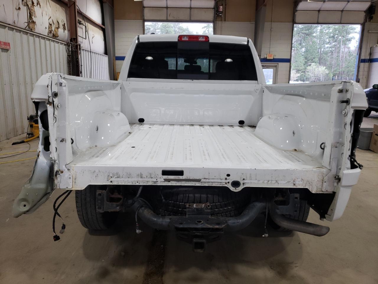 2017 RAM 1500 SLT - Image 6