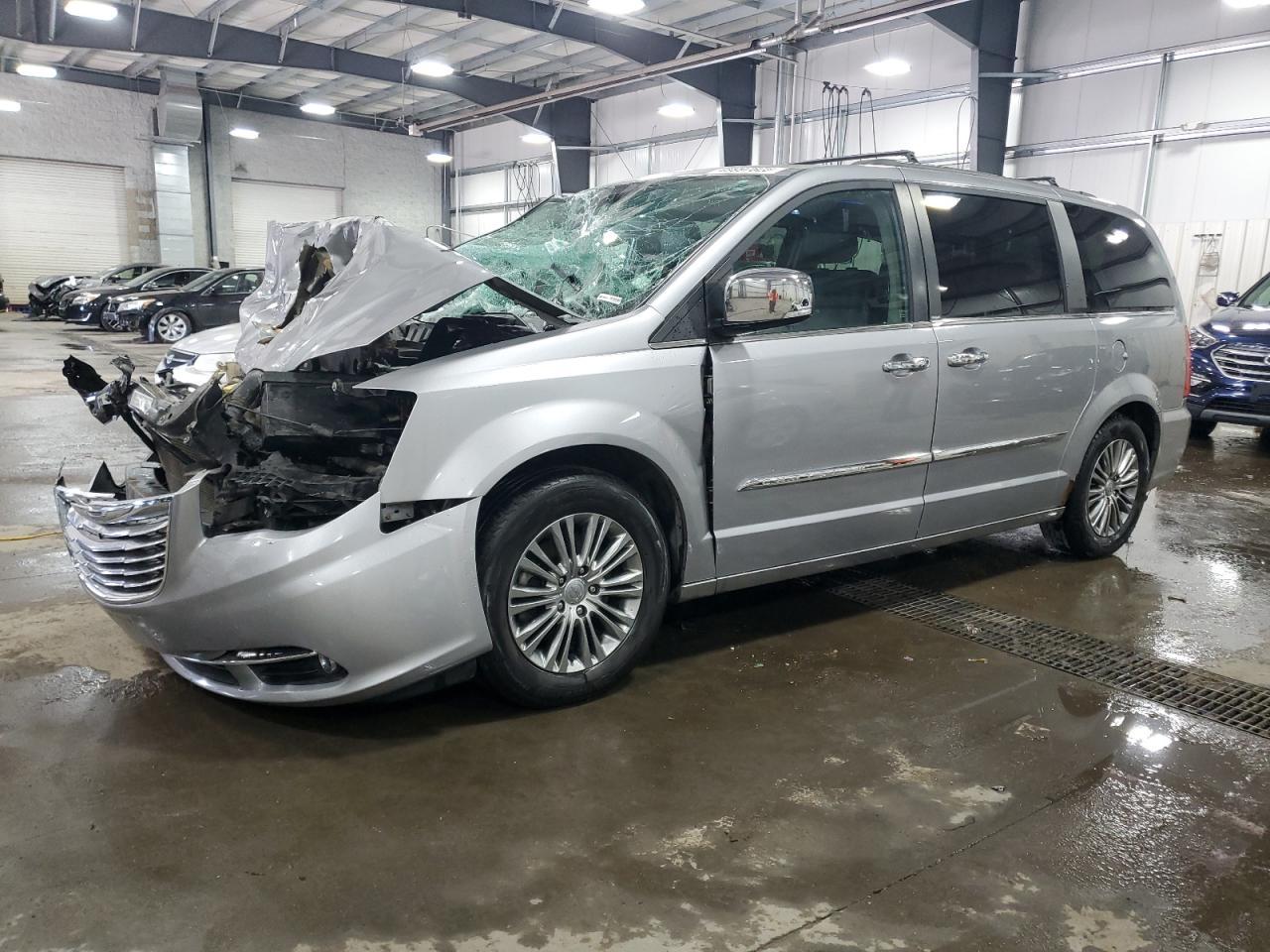 2014 CHRYSLER TOWN & COU