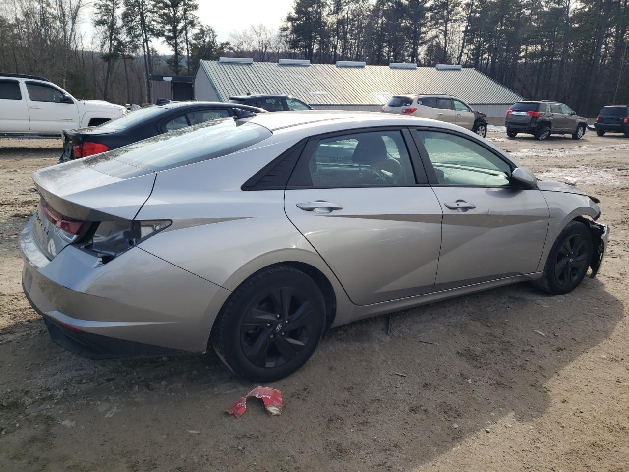 2022 HYUNDAI ELANTRA SE - Image 3