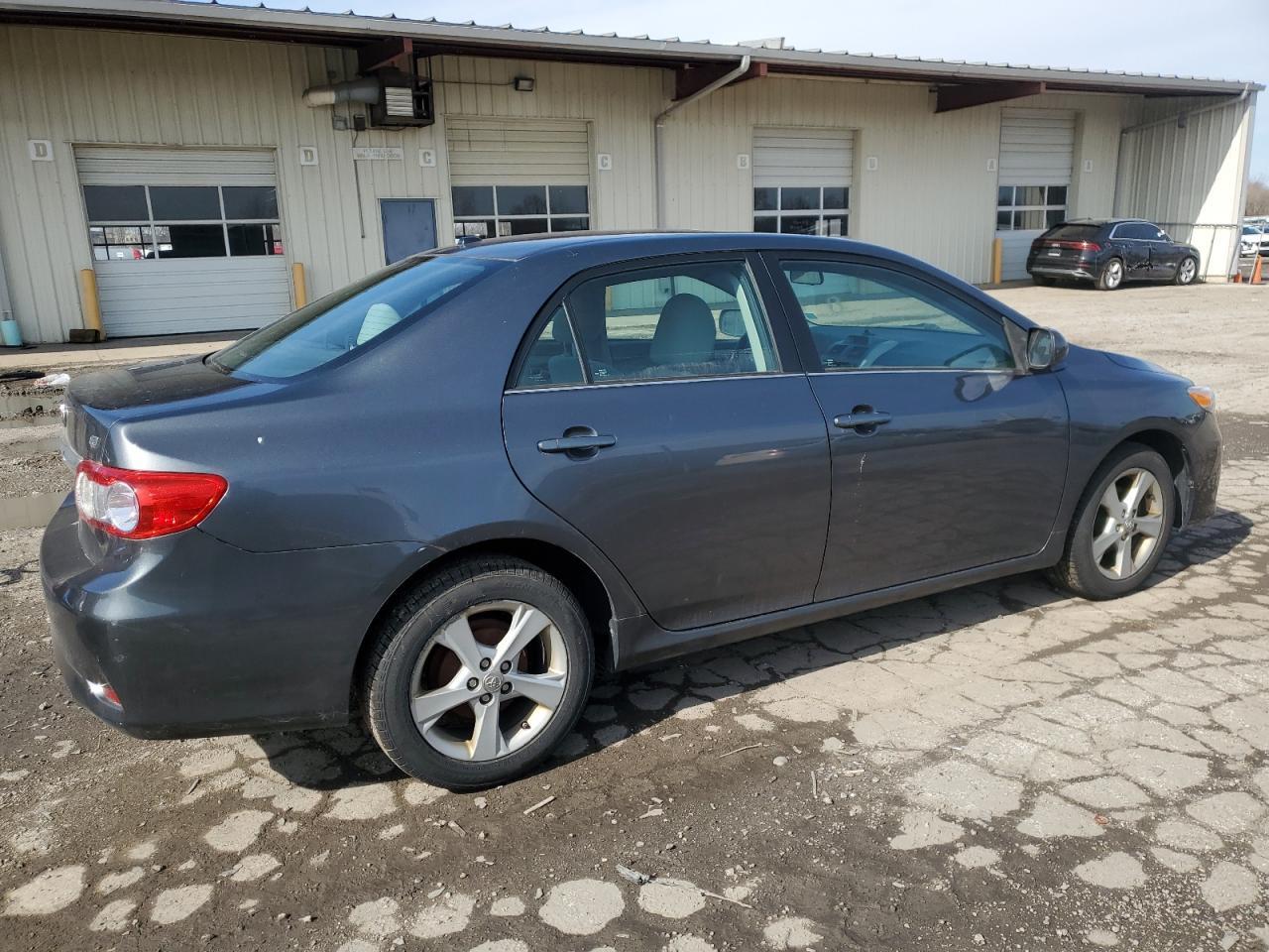 2013 TOYOTA COROLLA BA - Фото 3