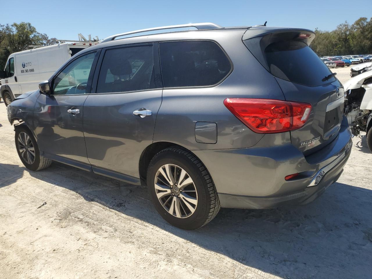 2017 NISSAN PATHFINDER - Image 2