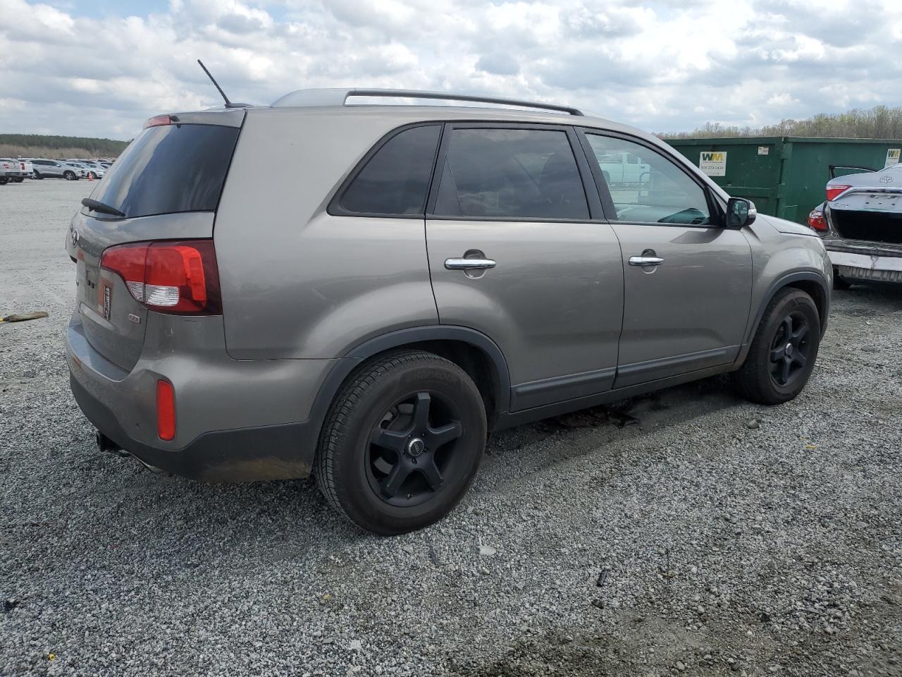 2014 KIA SORENTO LX - Image 3