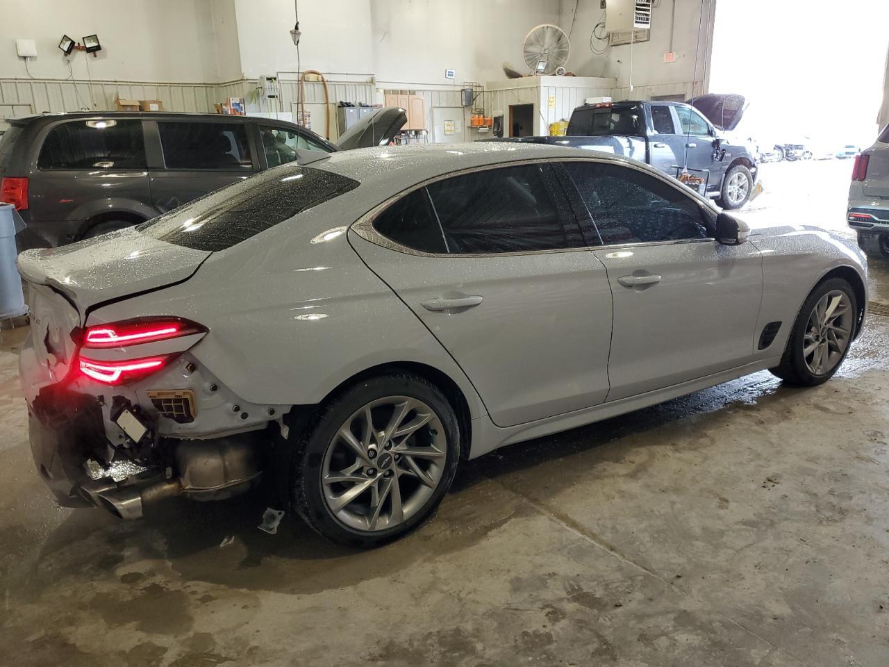 2022 GENESIS G70 BASE - Фото 3