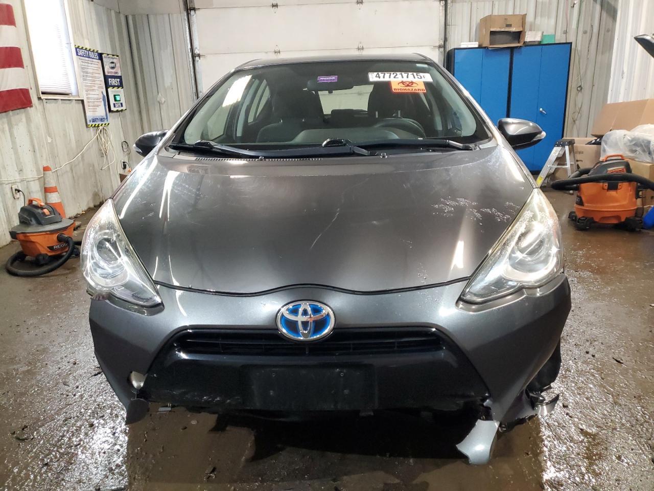 2016 TOYOTA PRIUS C - Фото 5